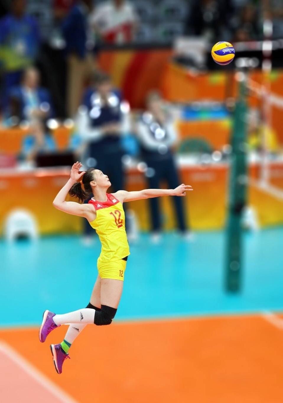 哪些女明星看过世界杯(翩若惊鸿陈虹伊,长腿女神惠若琪,国家队美女