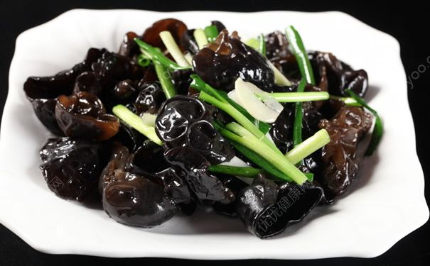 凉拌木耳，直接焯水就错了！加入薄荷，入味脆爽，吃完还想吃