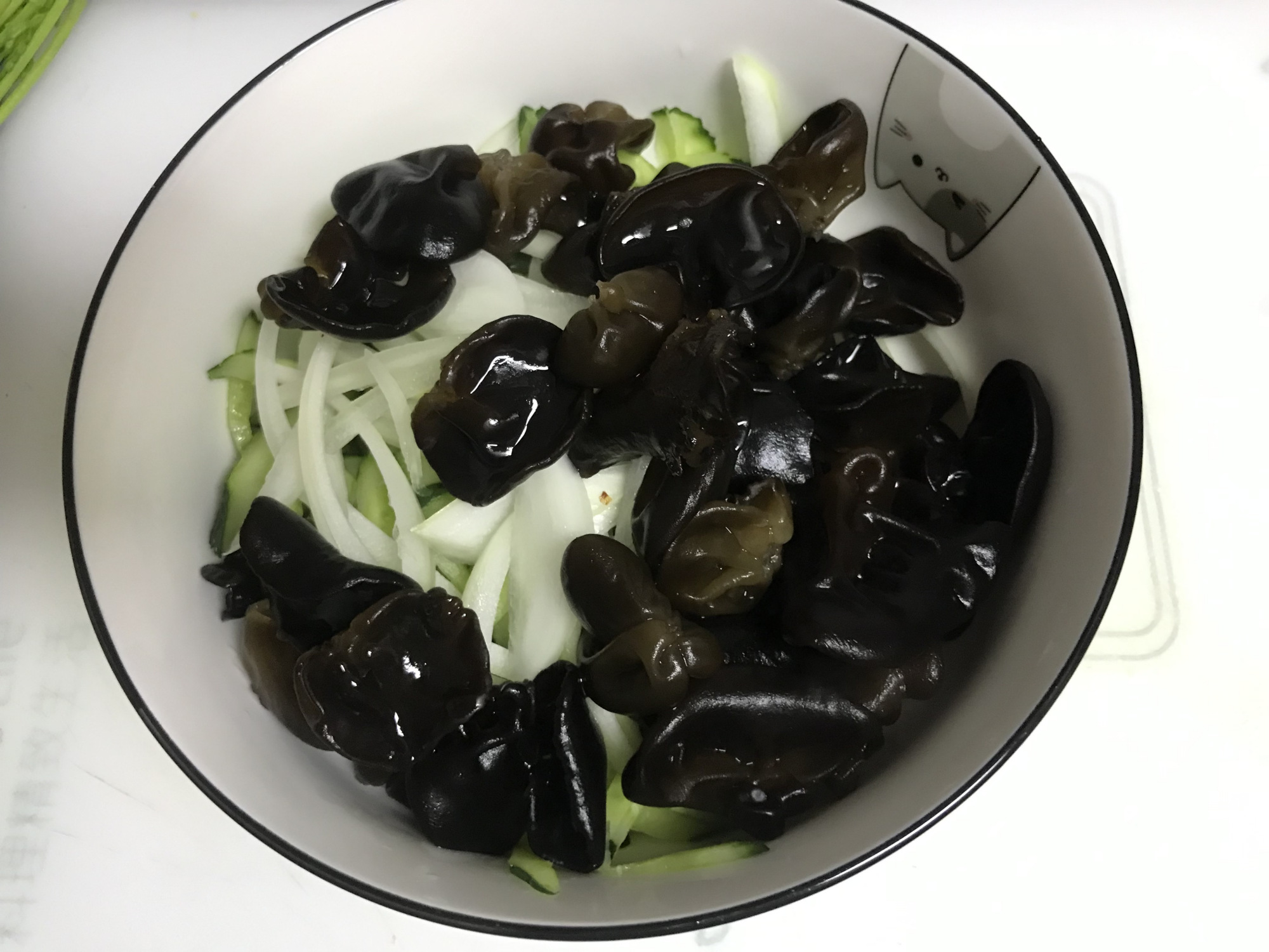 图片[5]-【凉拌木耳黄瓜】做法步骤图 解暑又开胃 多吃不怕胖-起舞食谱网