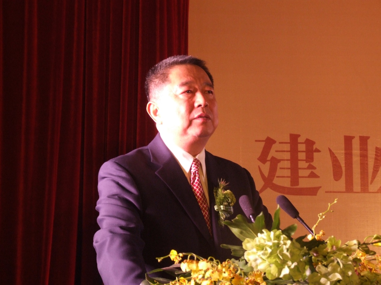 中超为什么改名了（心碎！球迷长跪球队门外，中超改名究竟顺了谁的意？）