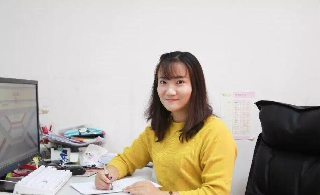 大学“辅导员工资”曝光，比公务员“还香”，难怪博士生要抢着当