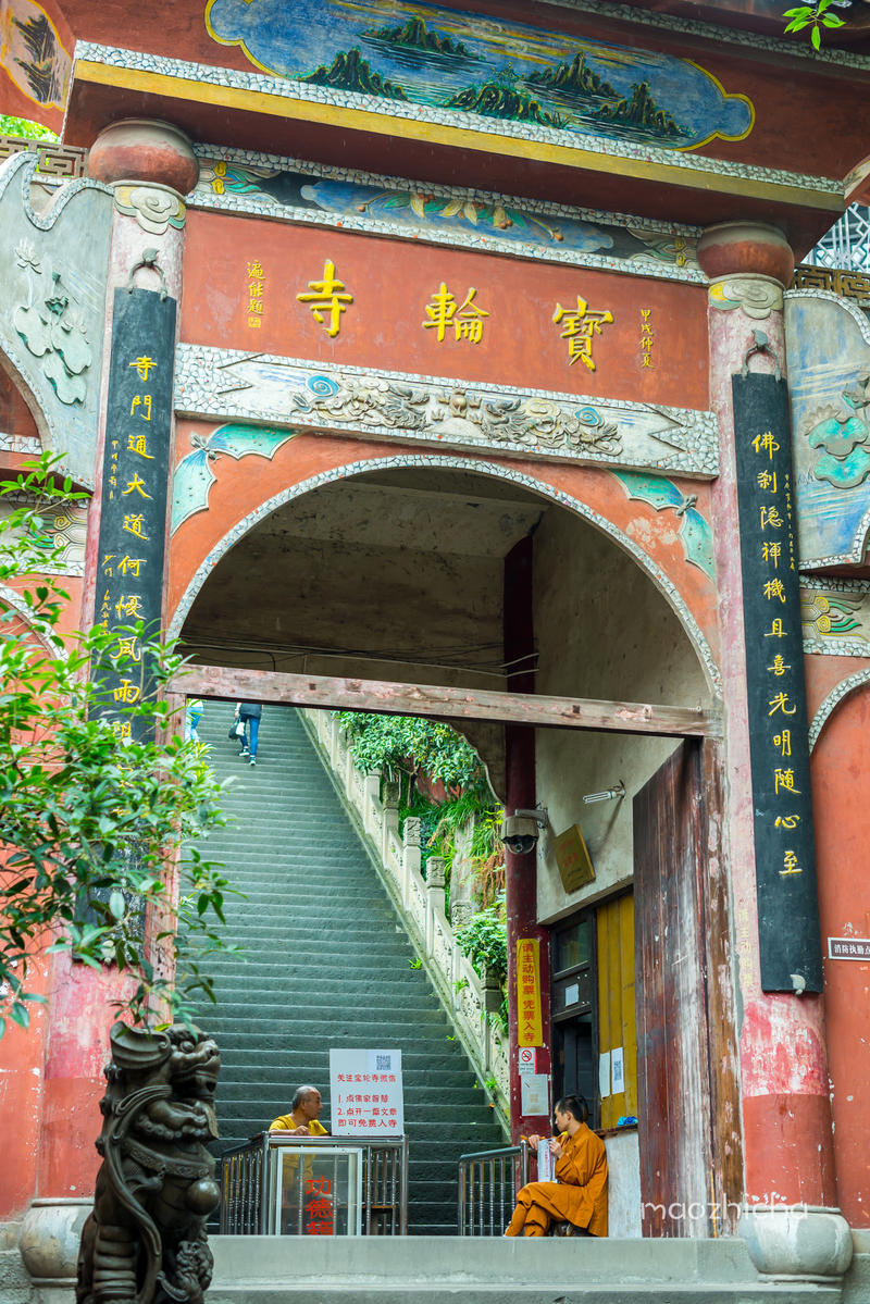 山城重庆，轻轨出行，玩转8D网红城市