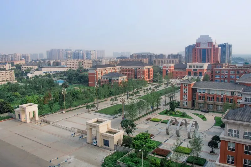 全国第一所文化产业高职院校，素有文产类“黄埔军校”美誉