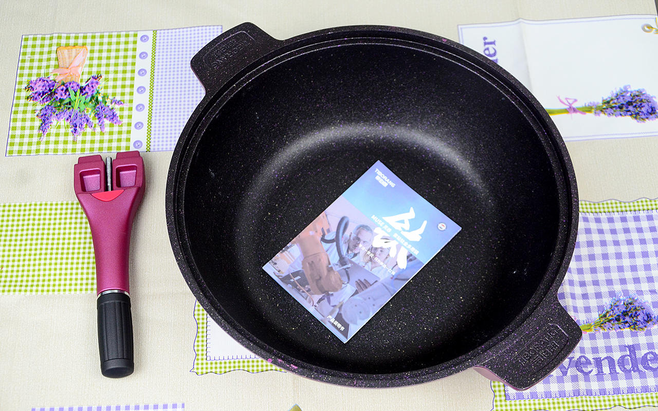 一锅8用的帝伯朗钛钻不粘锅，使用后什么感受？“爆赞！”