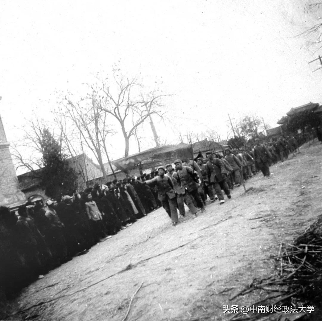 听党指挥，胸怀大局，南迁大武汉！