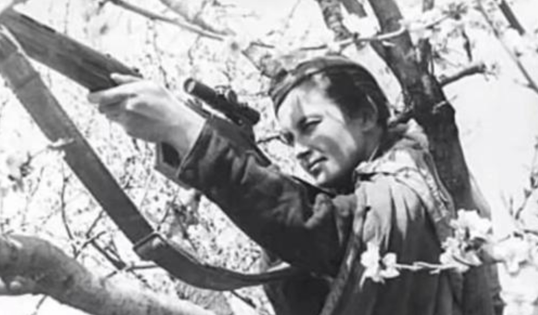 帕夫柳琴科图片(令德军闻风丧胆的厉害角色，苏联狙击女王牌柳德米拉·帕夫柳琴科)