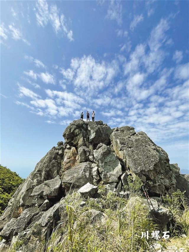 深圳“牛仔哥”一年打卡“深圳十峰”485次，登顶梧桐山100次