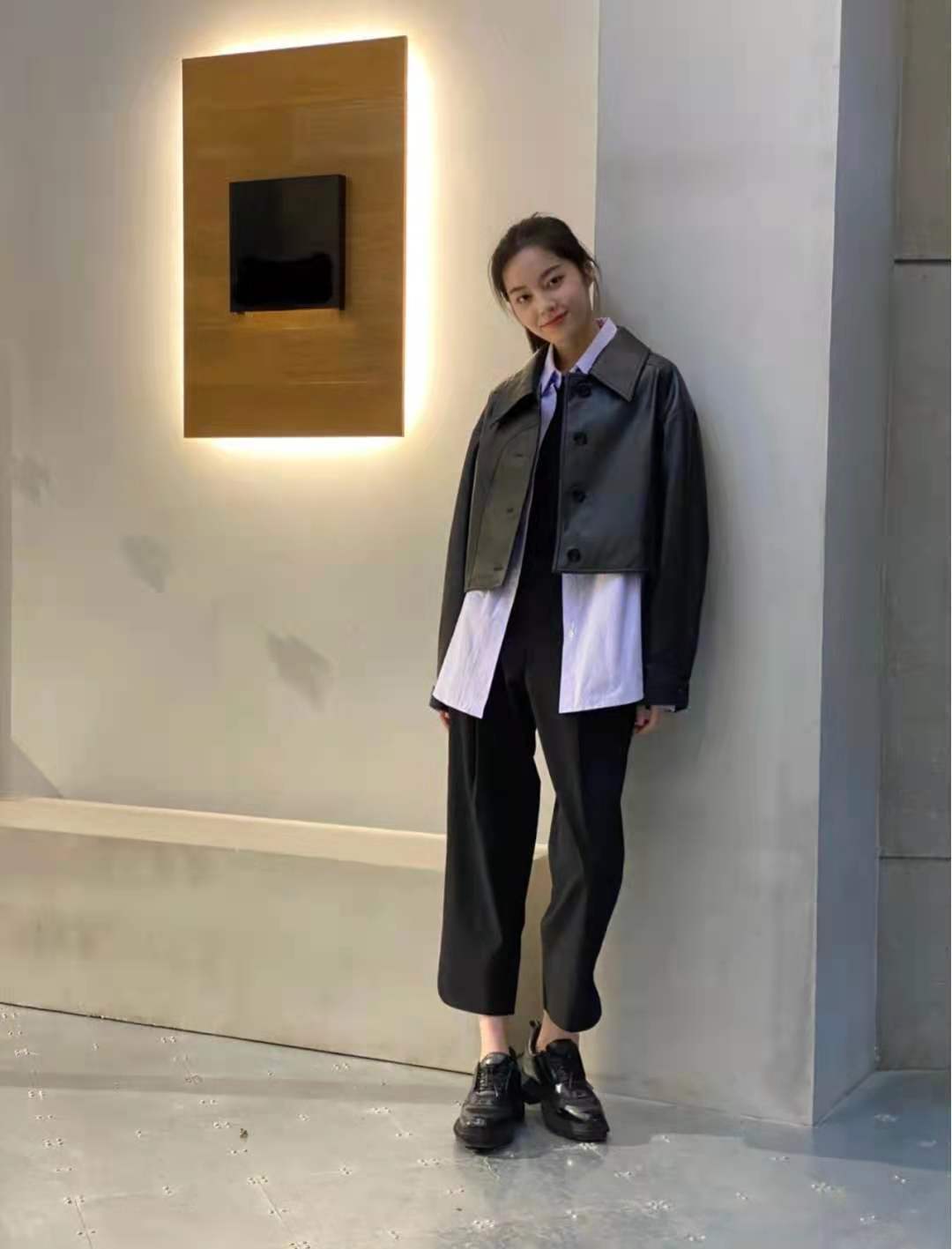 短款皮衣搭配什么裤子好看