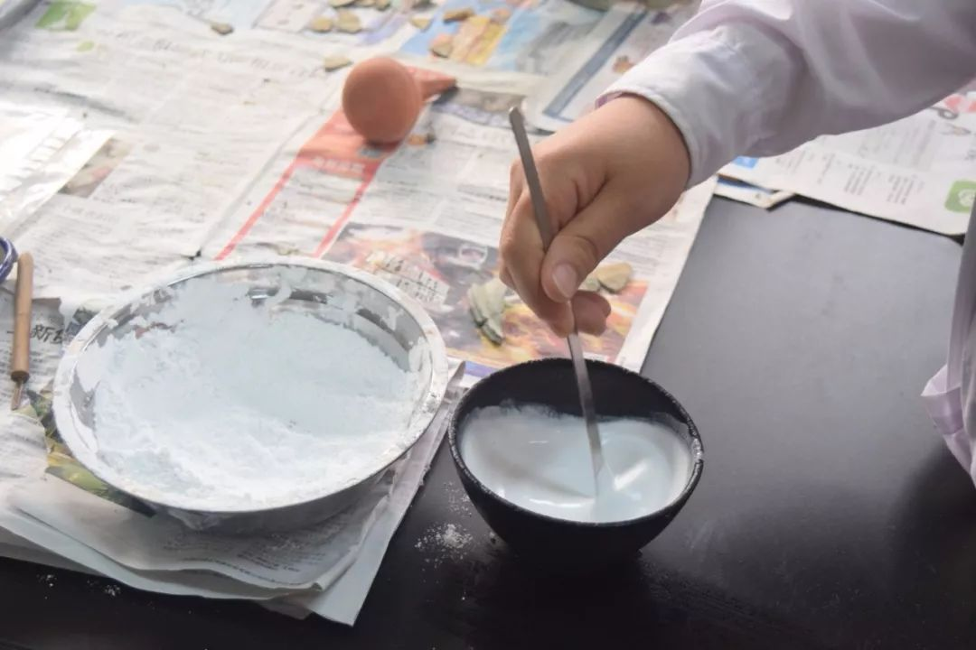 石膏粉用什么调和（石膏粉用什么调和最好）