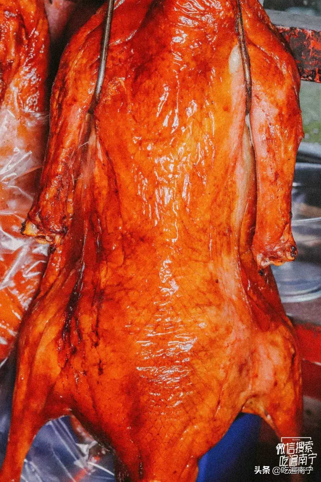 这家晚上10点半才开摊的烧鸭粉!还没开摊就有人在排队