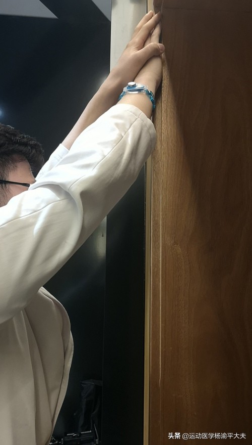 得了肩周炎吃药、按摩、贴膏药管用吗？一文详解肩周炎的治疗方法
