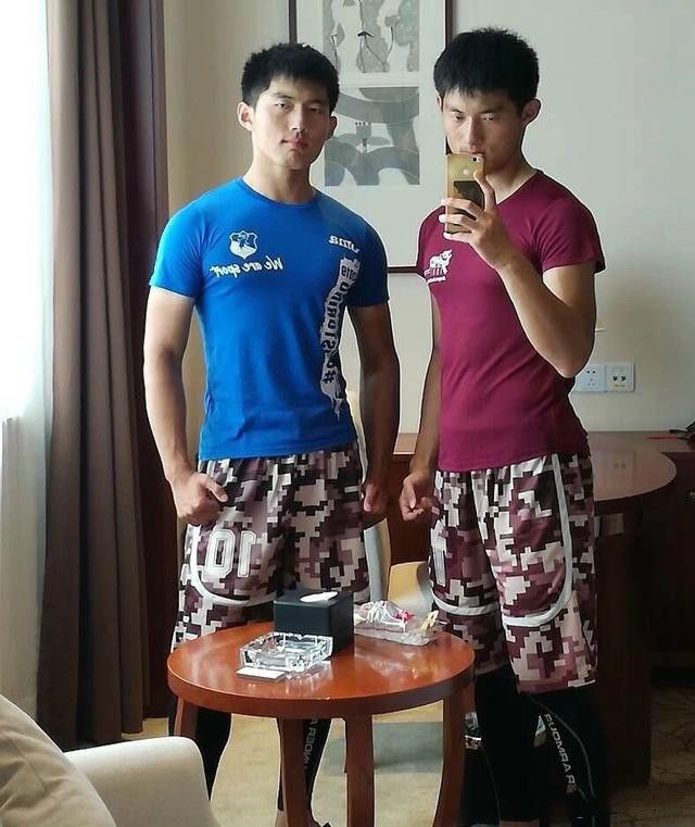 徐州双胞胎状元同时保送：一个北大，一个中科院！感叹他俩的书单