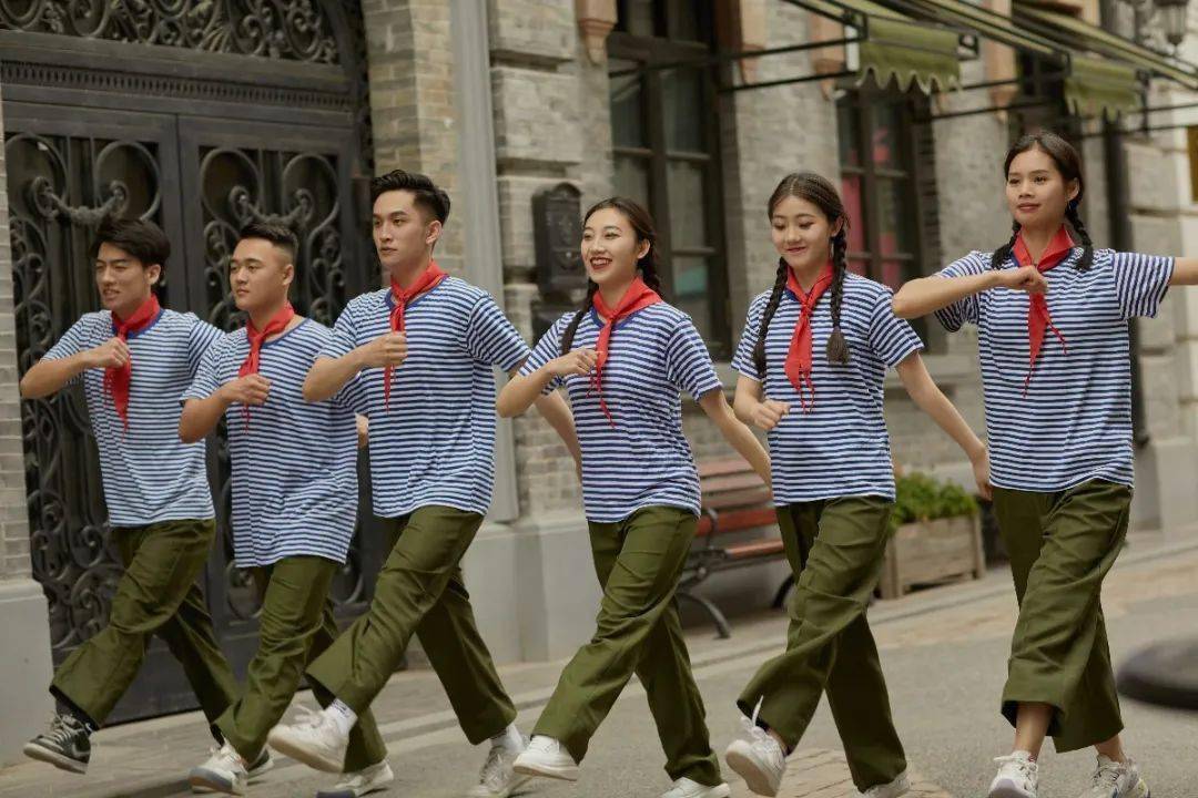 大学生有校服吗（女大学生穿）