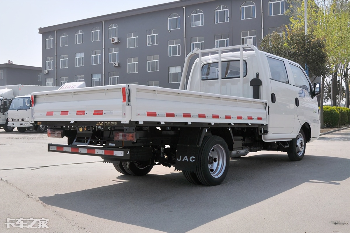 东风双排座小货车价格既要拉人还要装货