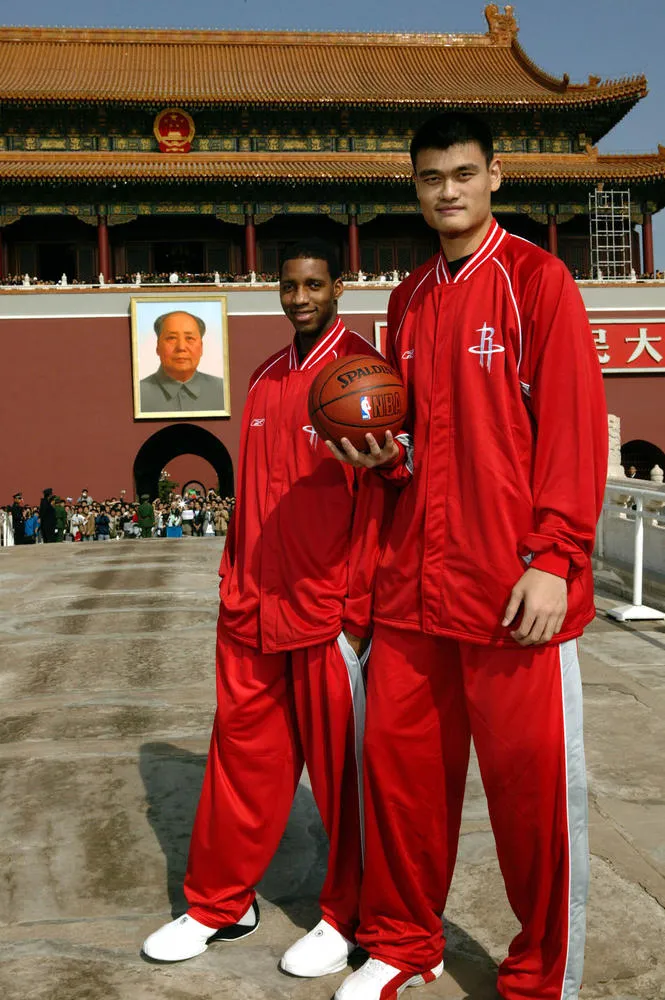 街头篮球怎么给球员换衣服(《街头篮球》，在特定时代下流行)