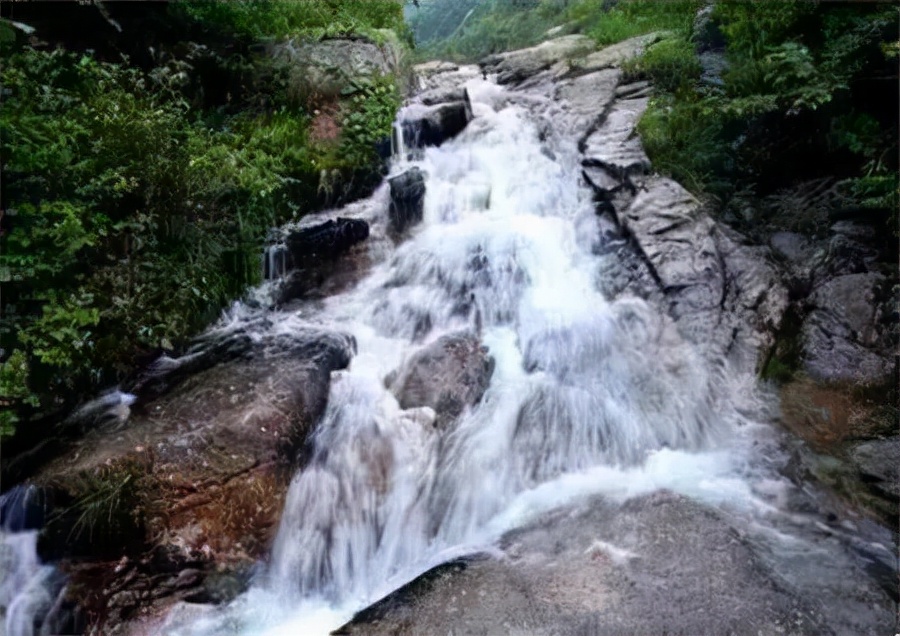 辽宁小众旅游城市，景色不逊于桂林，仿佛世外桃源，景点多游客少