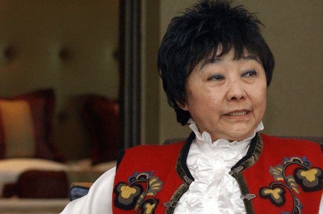 香港痴情女首富：建318米高楼示爱，寻夫17年被骗20亿