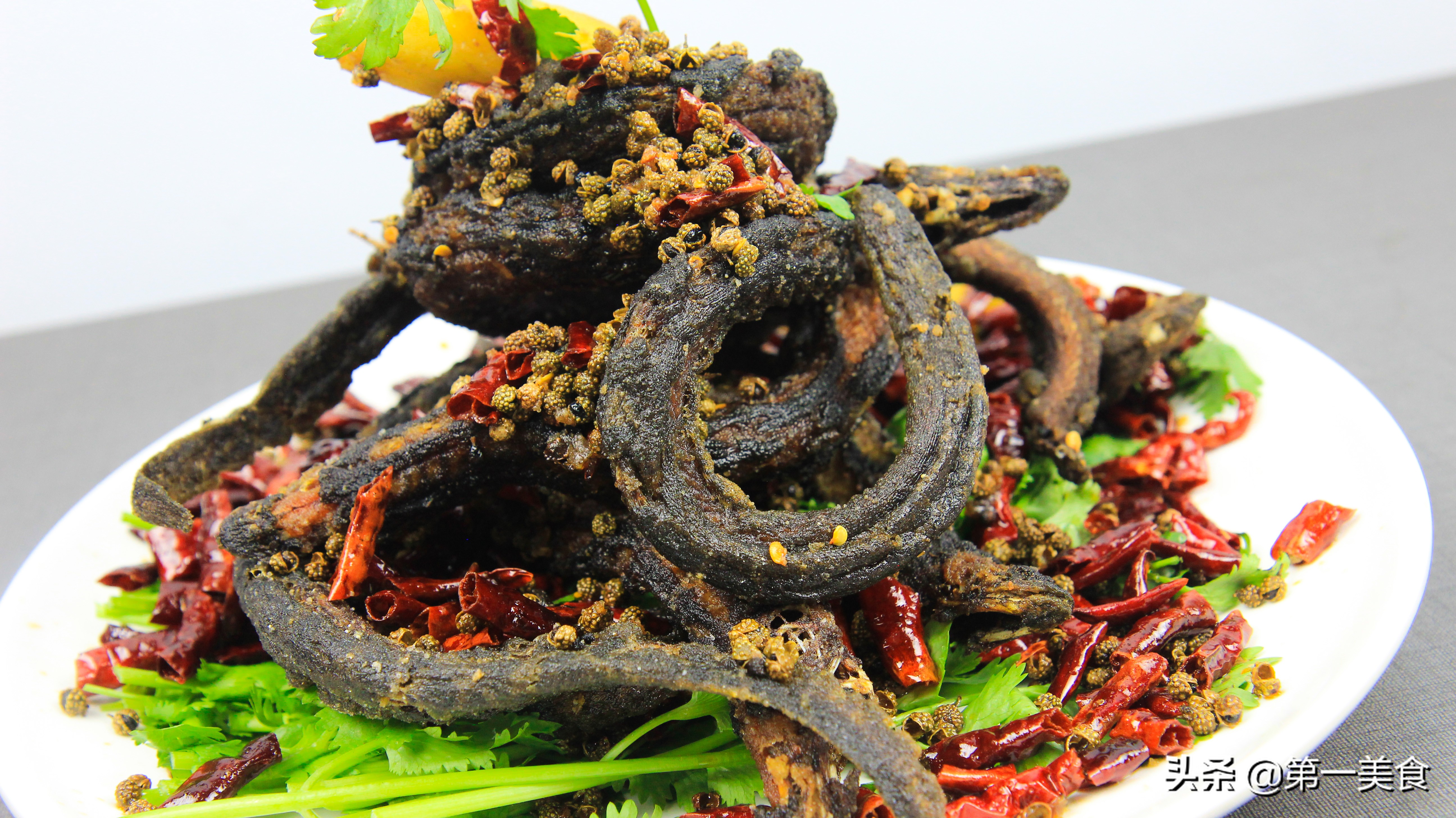 今天就为大家分享一道,河南特色美食手撕盘龙鳝的家常