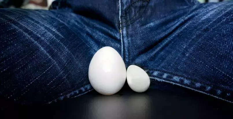 蛋蛋一高一低,一大一小,正常吗?遇上这3种情况真得小心