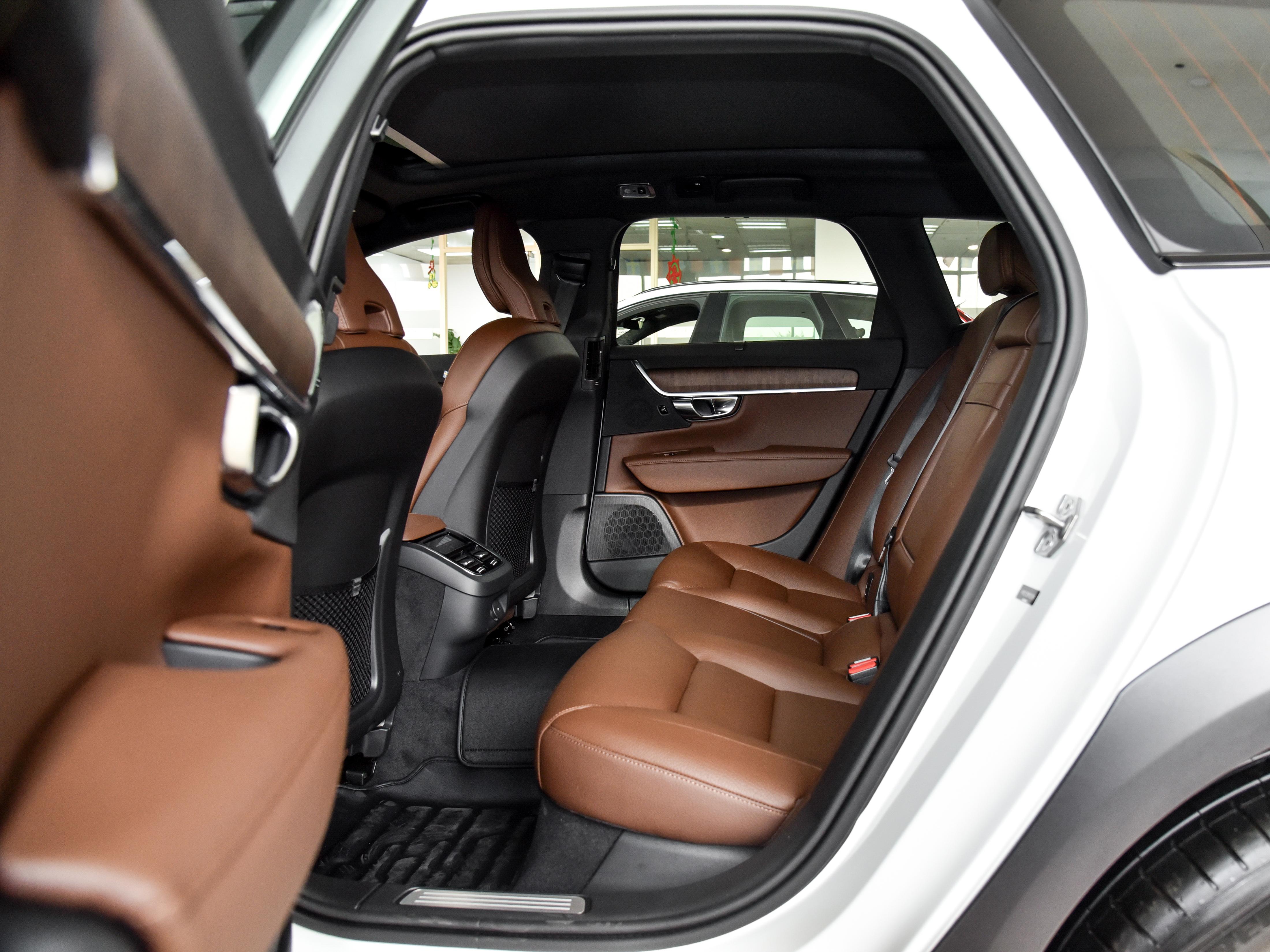 北欧进口旅行车，动力强配置高还能越野，沃尔沃V90