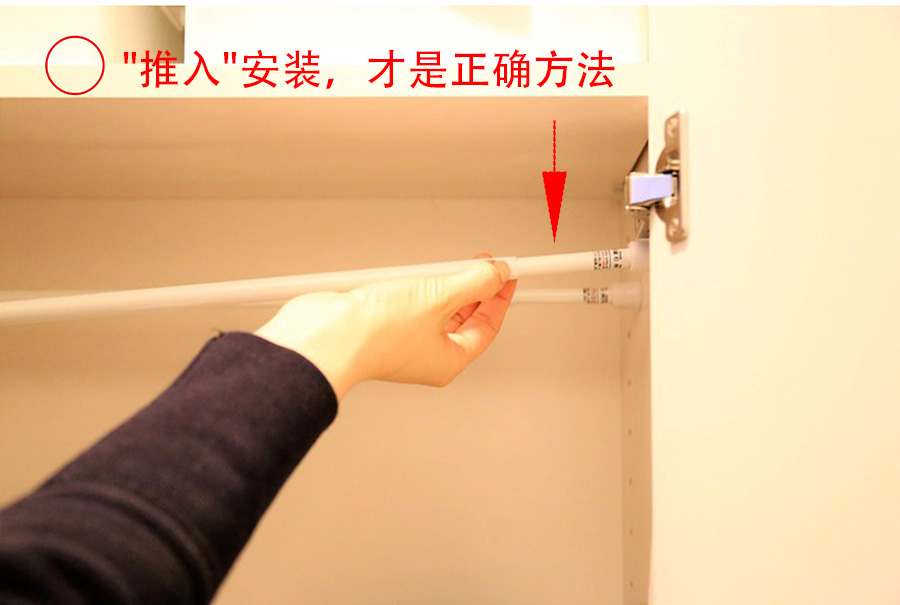 日本主妇只靠伸缩杆，衣柜、橱柜榨出翻倍收纳，死角秒变储藏空间
