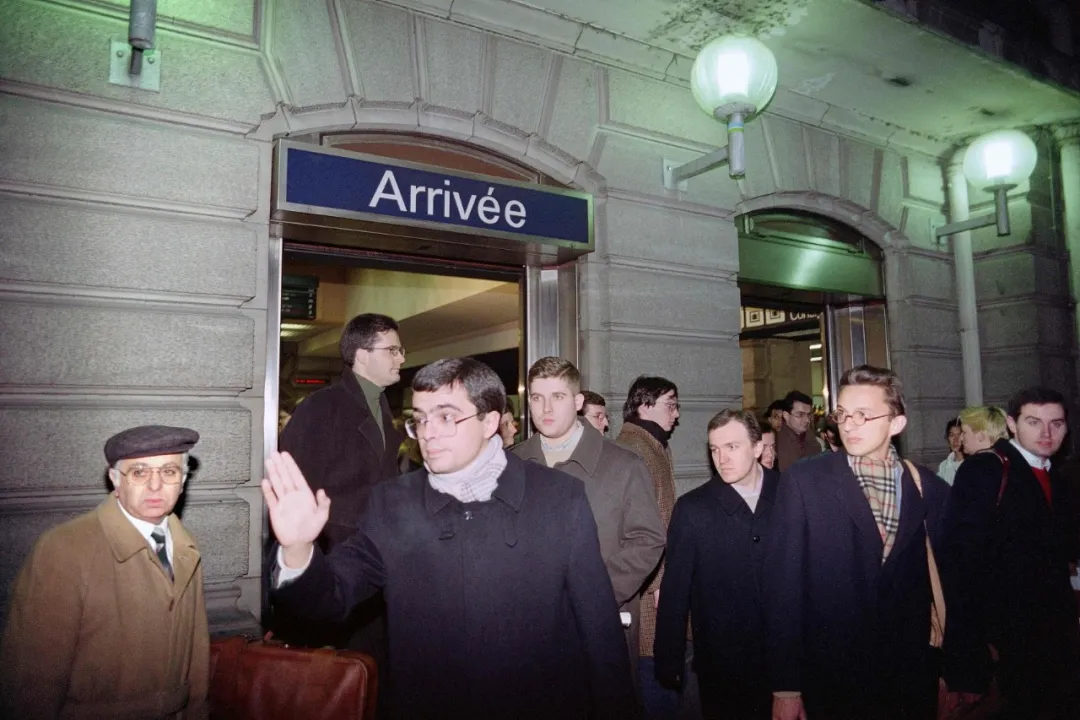 好大学生产人中人，而不是人上人