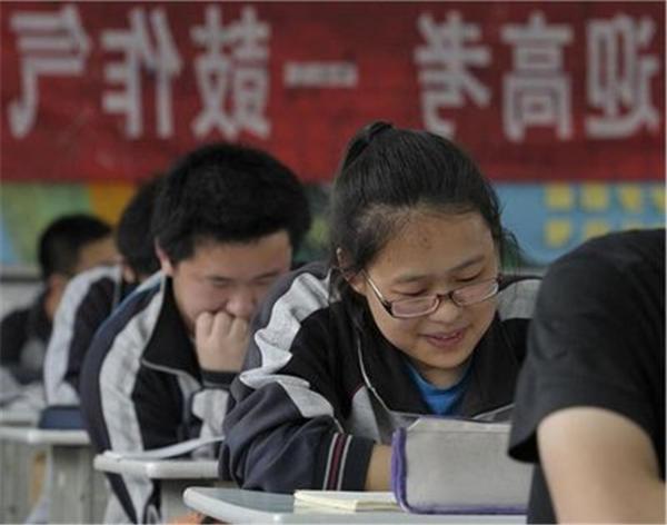 高考哪个分数段“人最多”？今年分数线会降吗？考生做好心理准备