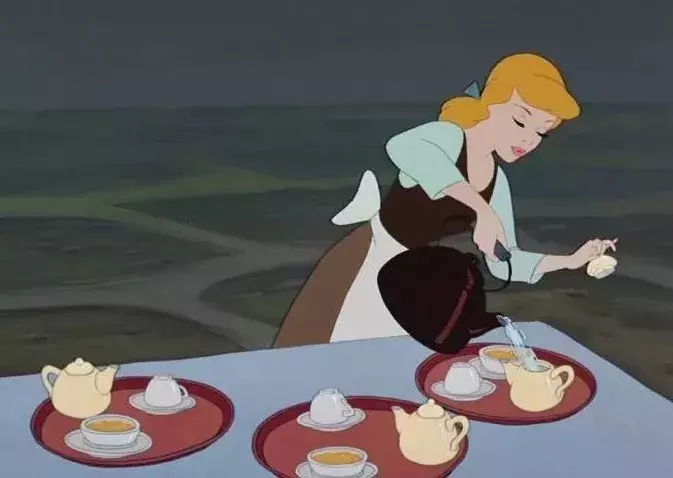 南瓜,仙女等奇幻元素,这便是我们今天广为人知的传统的"灰姑娘"