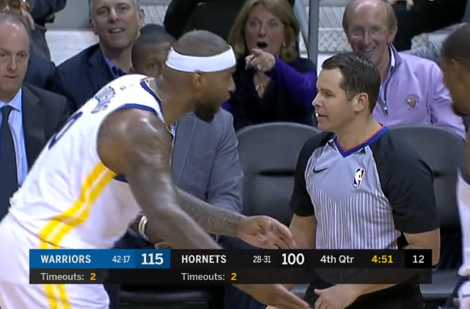 nba 為什么丟鞋子會(huì)技犯（考辛斯扔鞋砸中觀眾，裁判吹罰技犯引熱議，考神這次有點(diǎn)冤）