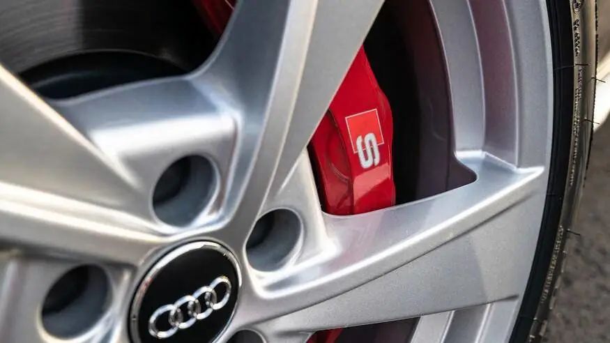 50万以内最强性能轿车，4.4秒破百的新款奥迪S4让人一试难忘