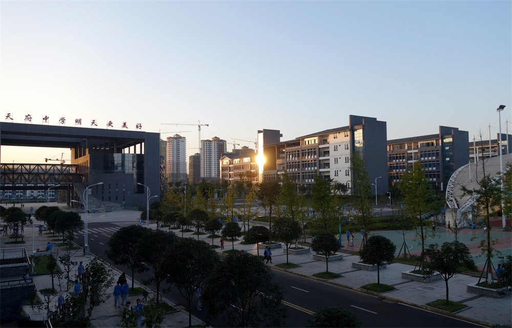 四川泸州五所好高中，泸州高中、泸县二中领跑，合江中学不容小觑