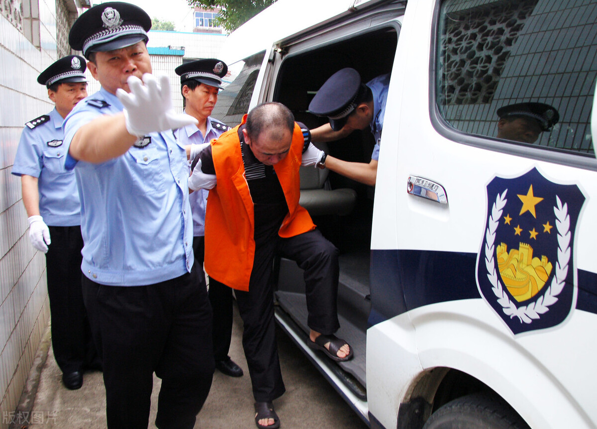 男子将挑衅者捅死，构成正当防卫吗？法院将如何量刑？