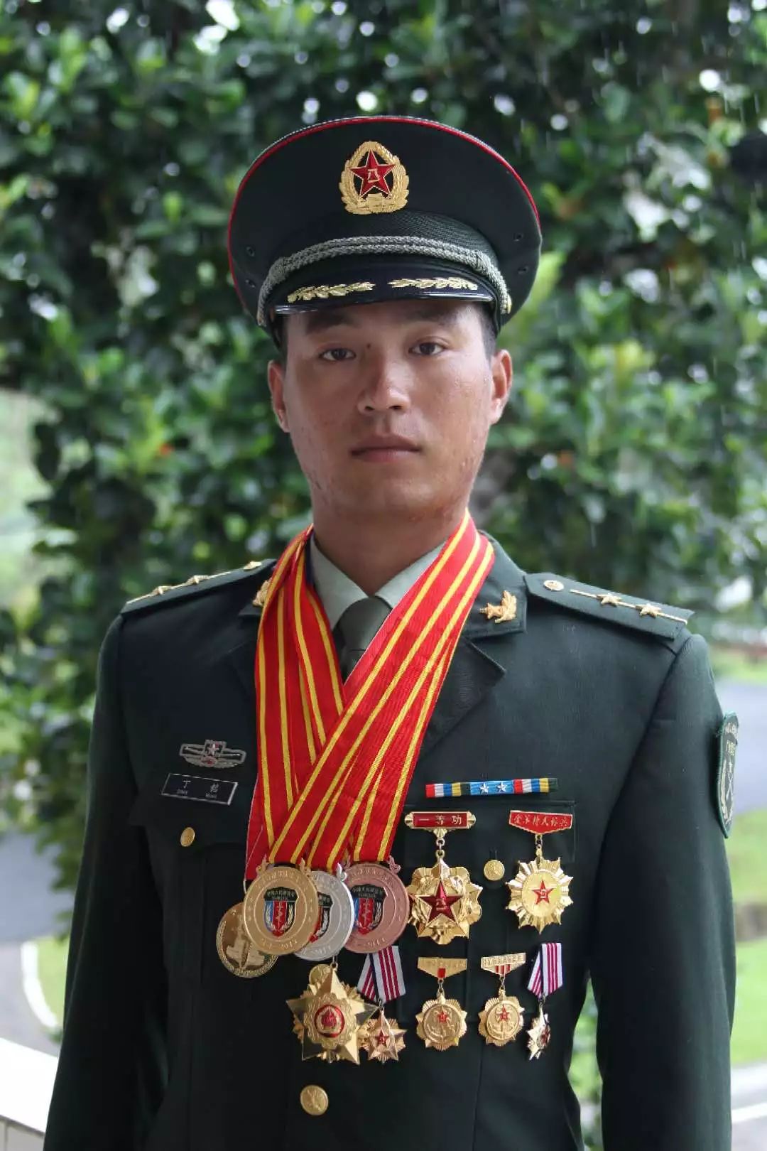 一等功是什么概念 一等功臣享受什么待遇-人人投票