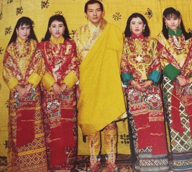 宫斗赢家不丹三王母：姐妹4人同嫁国王生下长子，打败受宠的大姐