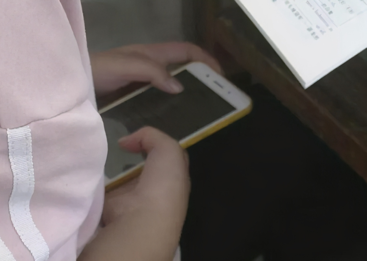 中学生“花样”藏手机，这些地方很靠谱，基本发现不了