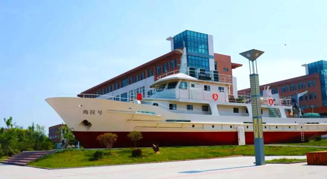 来荣成读大学：在蓝天碧海间绽放最美青春