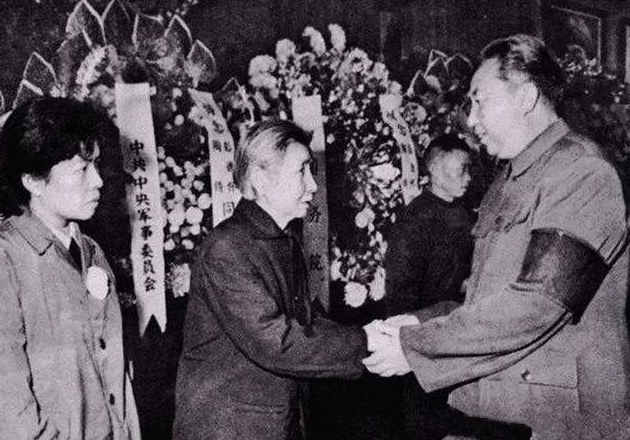 1974年彭老总去世，周总理：将他骨灰送到成都，不得换盒不得移动