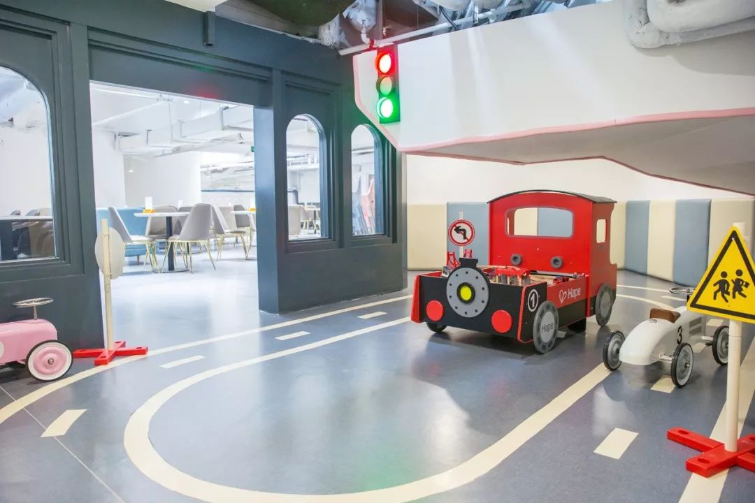 「郑州·二七万象城」这家700㎡梦幻双层亲子餐厅！谁来谁尖叫！