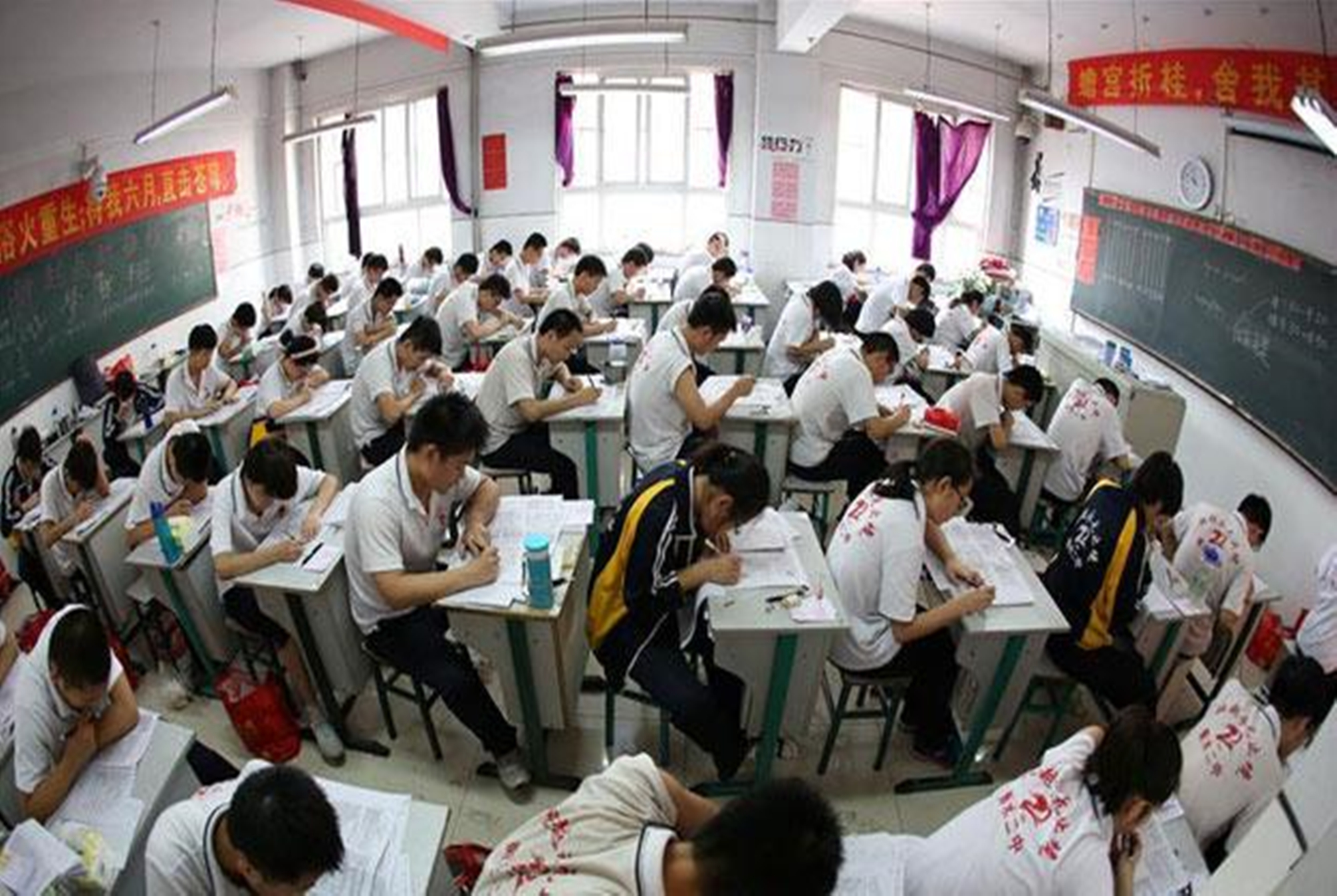 21年高考迎来地震式改革，考生欲哭无泪，换一届“坑”行不行？