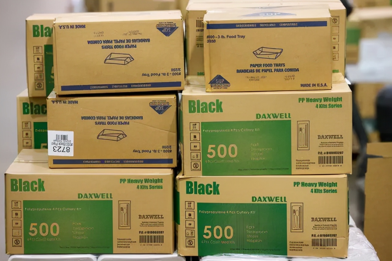 美国全境学校食堂“缺粮”！学生遭30年未遇“吃饭难”