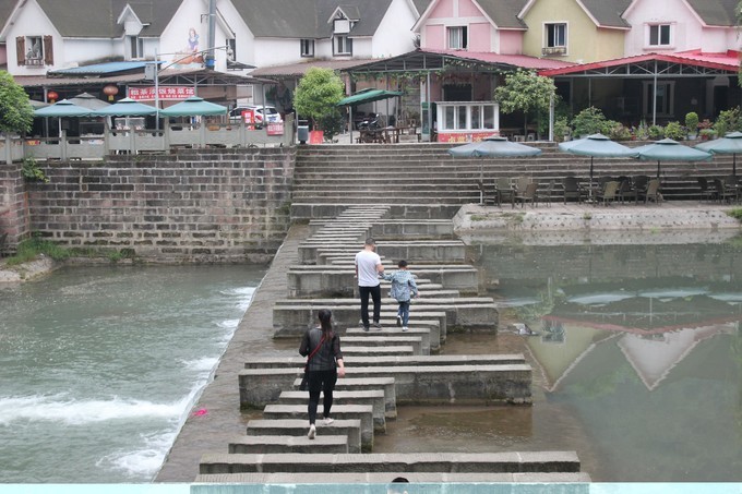 四川彭州白鹿镇二日游“最牛教学楼