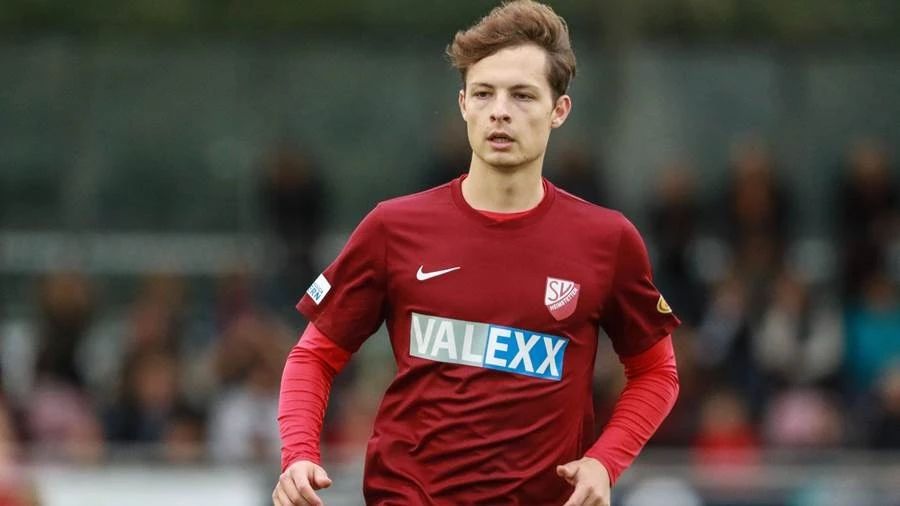 贝肯鲍尔拿过世界杯么（贝肯鲍尔之孙，背着伟大姓氏在德国第四级别联赛“平凡生活”）-华海博客