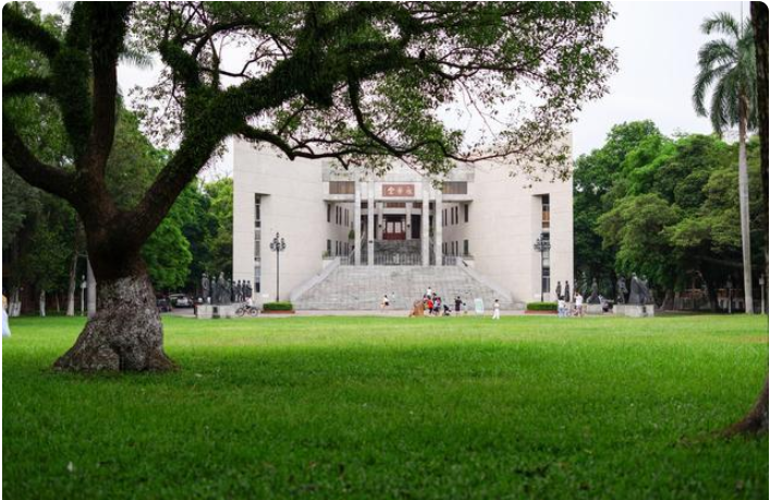 国内高校竟然还有“外号”？清华自称职业学院，网友：北大也有