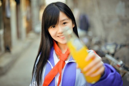 同是“校花比美”，初中清纯、大学霸气，却被小学生偷了心