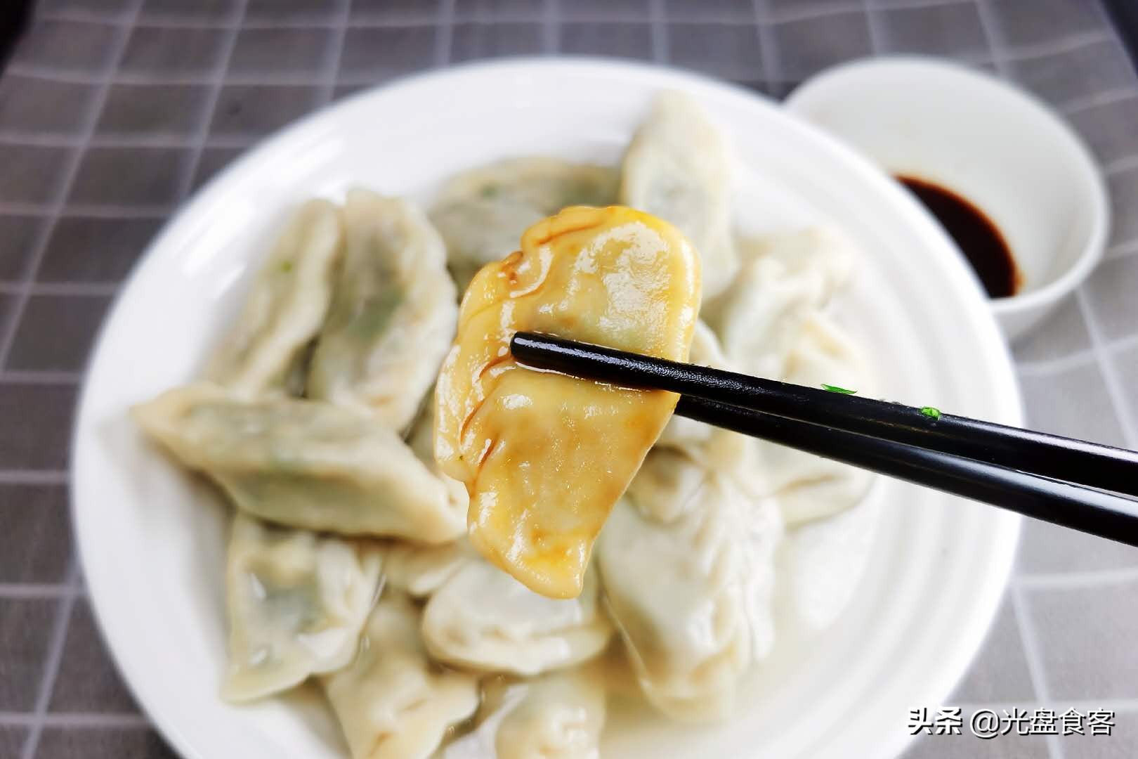 明日立冬，香菜馅饺子，馅香味美，多给家人吃，过冬身体棒