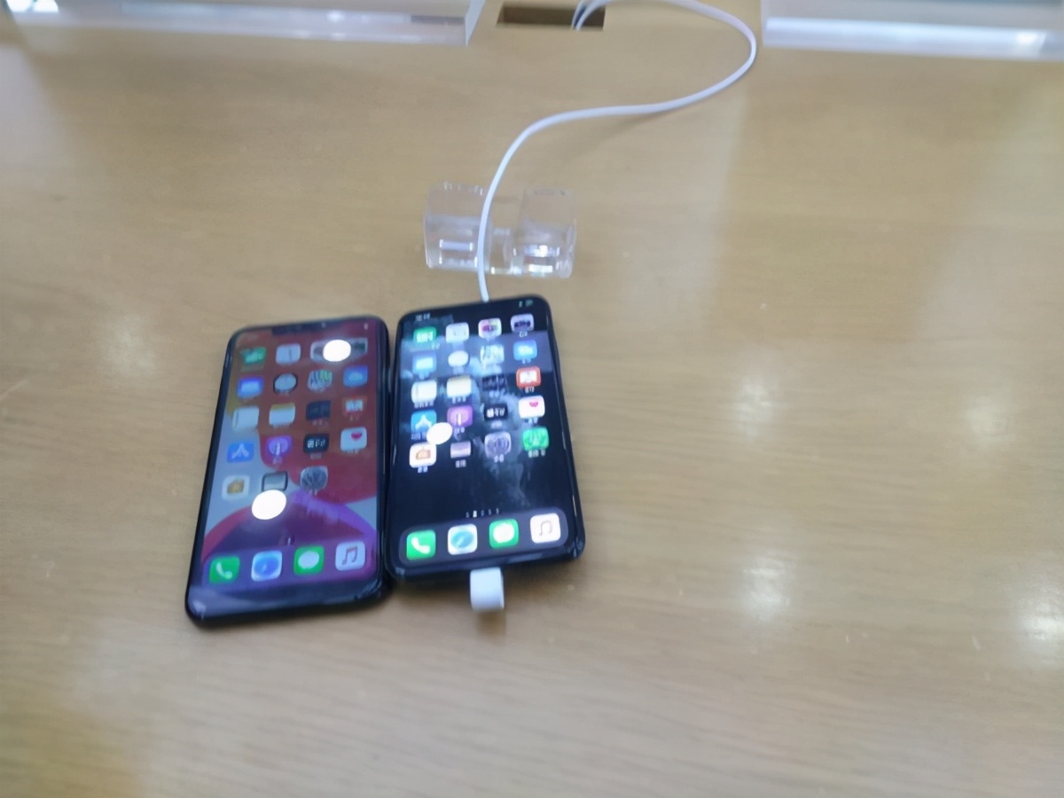 安卓手机机器人叫什么(郑州一海归硕士，街头花一千元买部“iPhone”，用的竟然是安卓系统)