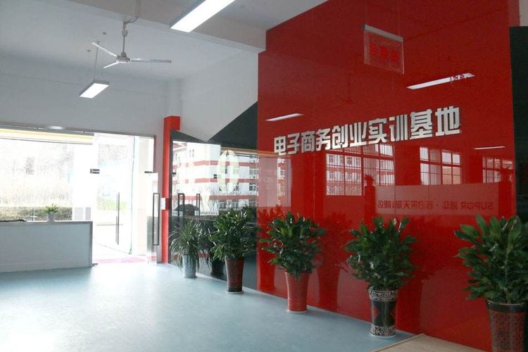 河南经济技术学校