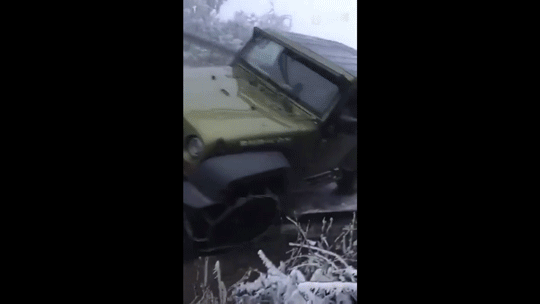 汽车百科知识：冰面雪地驾车如何防滑·新手司机建议阅读