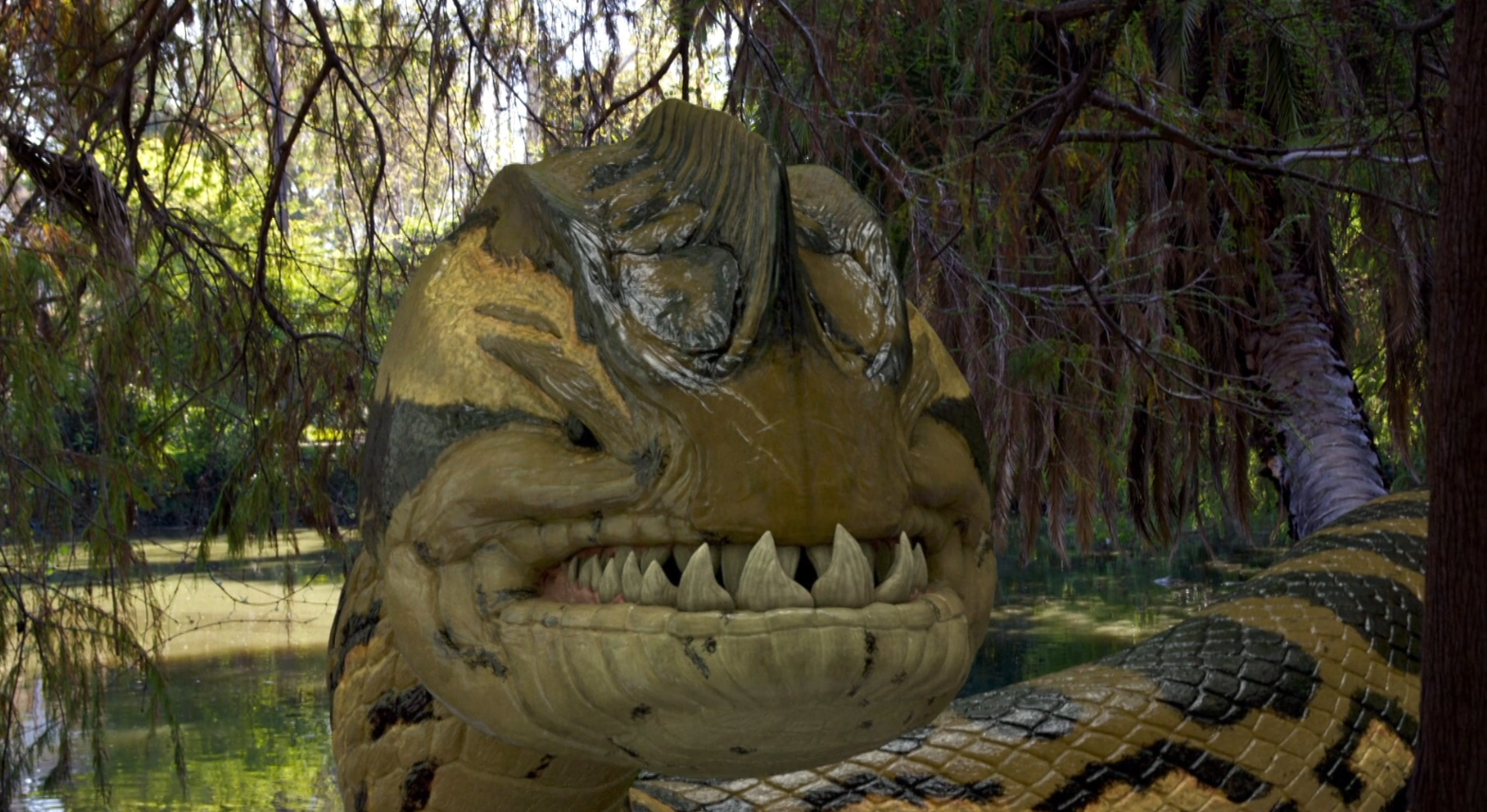 《蛇鱼怪》:比起剧情 不如看看怪物到底吞了多少妹子?