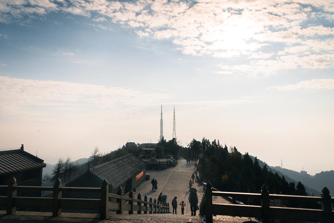 小团队周末奔袭南岳衡山，玩一把探秋观日